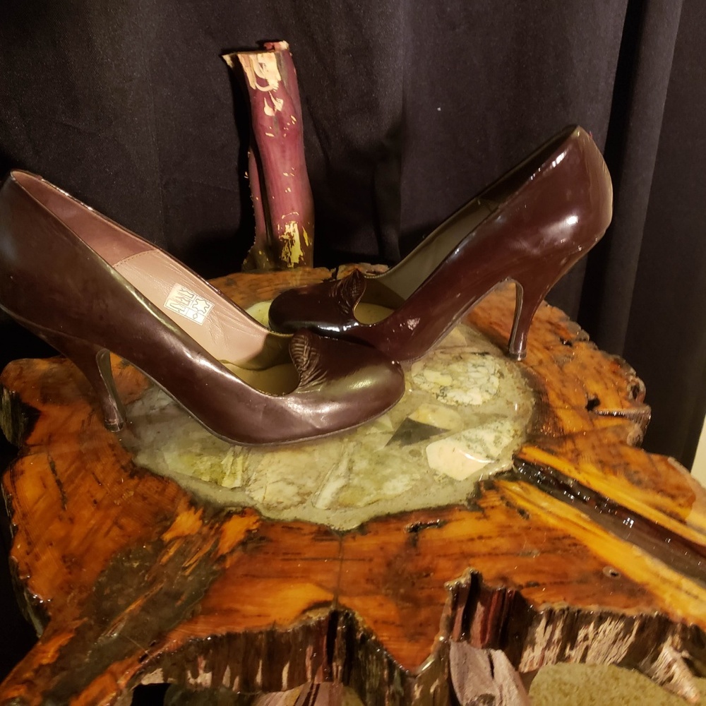 Lola Cruz Genuine  Italian Leather High End Pumps
